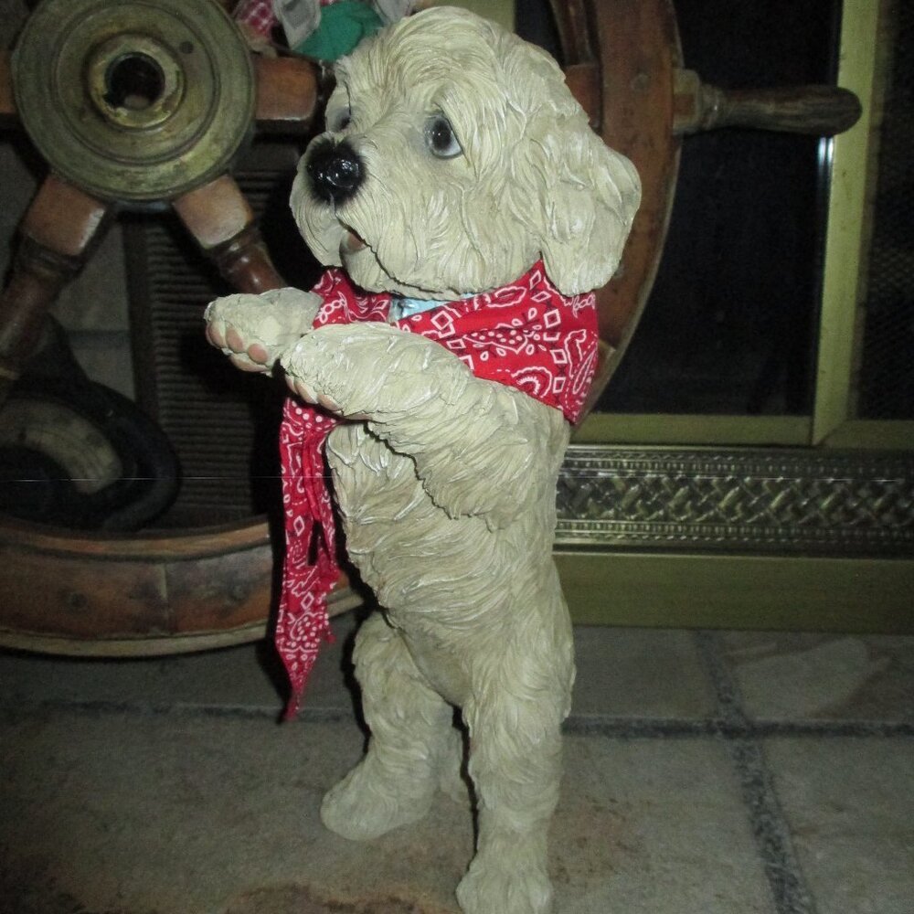 Outdoor Resin Peeping Puppy